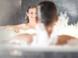 Private Spa im Säntispark mit Whirlpool und ruhiger Atmosphäre